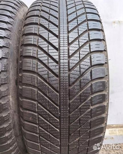 Goodyear Vector 4Seasons 235/55 R17 99V