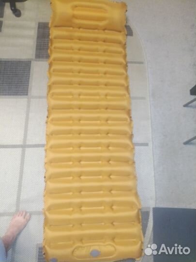 Кемпинговый надувной коврик