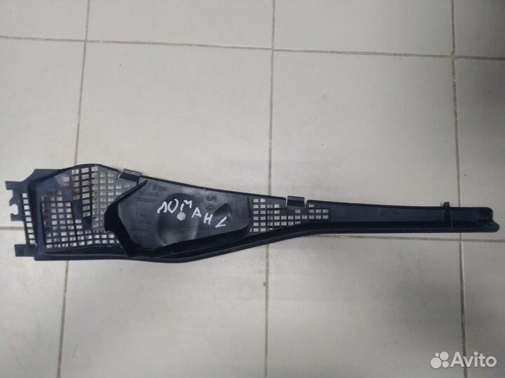 Решетка под лобовое стекло (Жабо ) левая Renault