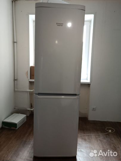 Холодильник hotpoint ariston бу