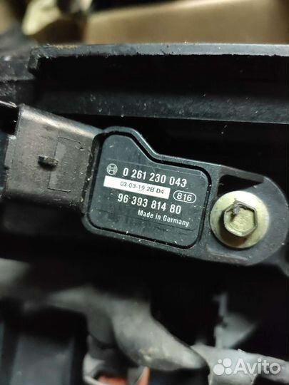 Топливная рампа коллектор Peugeot 307 I 1.6 NFU