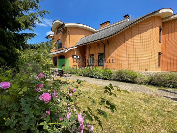 Коттедж 712 м² на участке 60 сот.