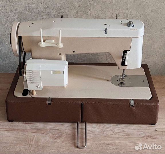 Швейная Зигзаг - машина 