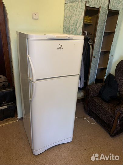 Холодильник бу Индезит. Размеры: 1430:600:650