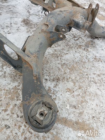 Задний подрамник W140 S500 Mercedes Benz