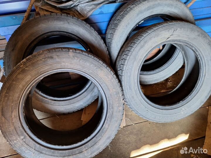 Dunlop Graspic DS2 215/60 R16.5