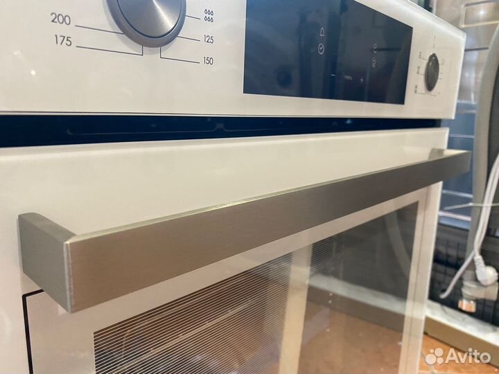 Электрический духовой шкаф Candy FCT615WXL белый