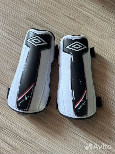 Футбольные щитки