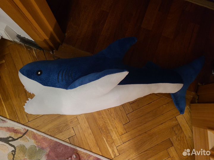 Большая мягкая игрушка акула