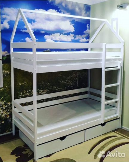 Двухъярусная кровать домик