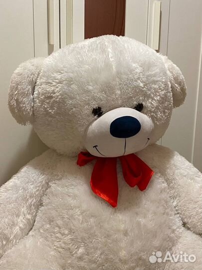 Большой плюшевый мишка