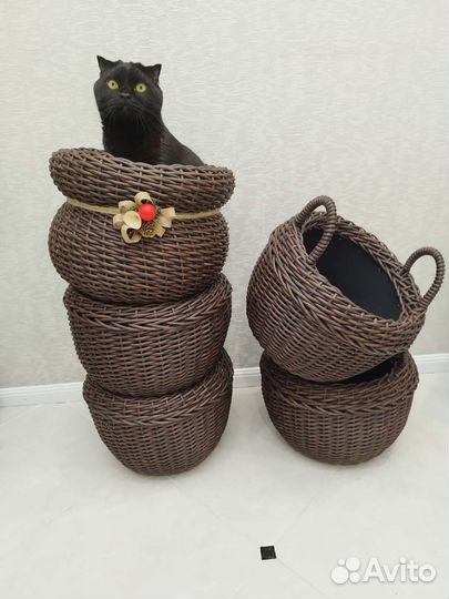 Корзина плетеная из ротанга с ручками