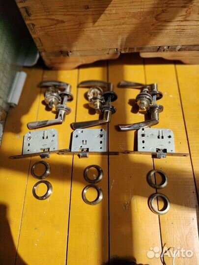 Ручки и петли дверные межкомнатные