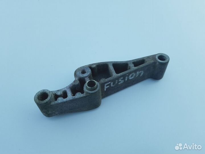 Кронштейн генератора Ford Fiesta Fusion