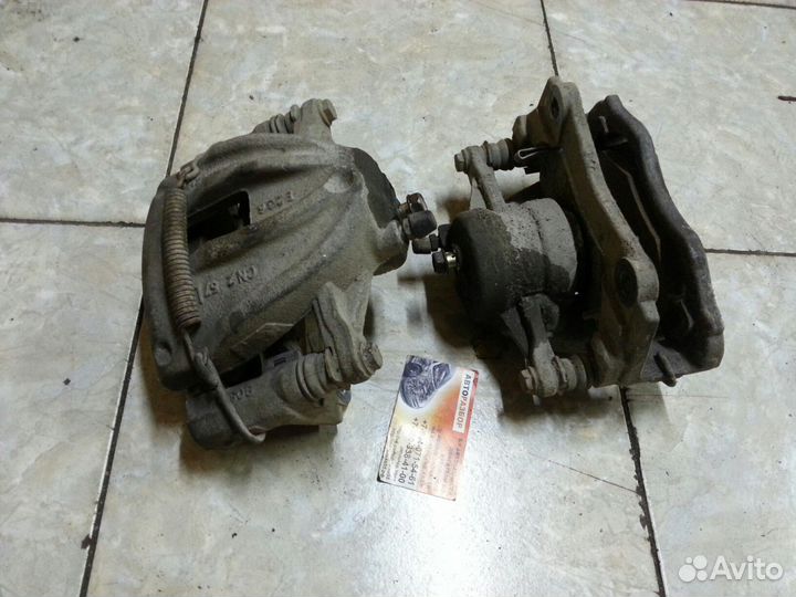 Суппорта тормозные зад правый Toyota Avensis T250