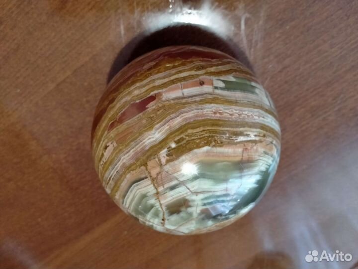 Предметы из оникса: шар, ваза, блюдце