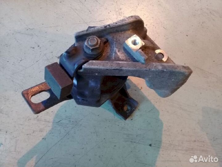 Опора двигателя (подушка двс) передняя правая MR96