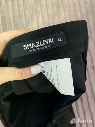 Черная мини-юбка