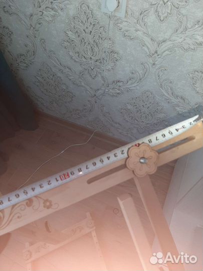 Напольный станок для вышивания