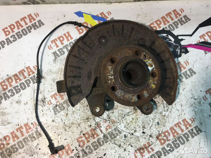 Кулак поворотный ступица передняя правая Прав