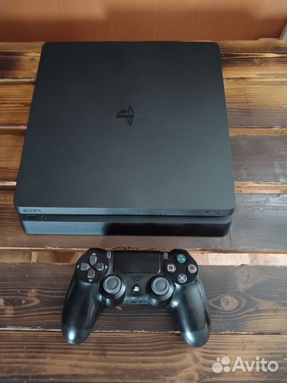 PS4 slim 1000 gb