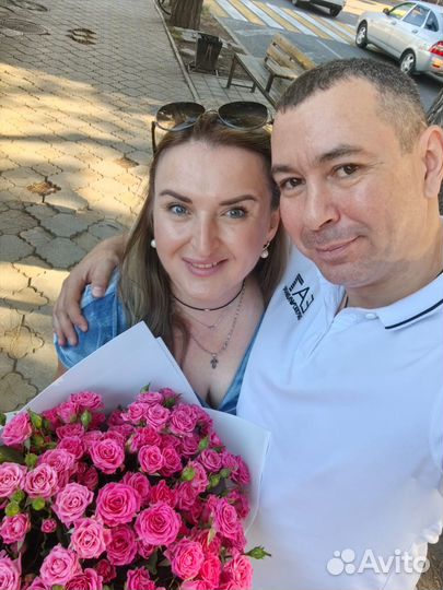 Букет из кустовой малиновой розы 40 см