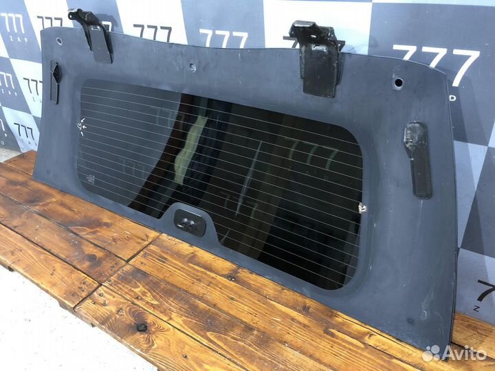 Стекло заднее крышки багажника Escalade 3 06-14 Б