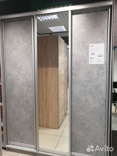 Шкаф купе с зеркалом трехдверный