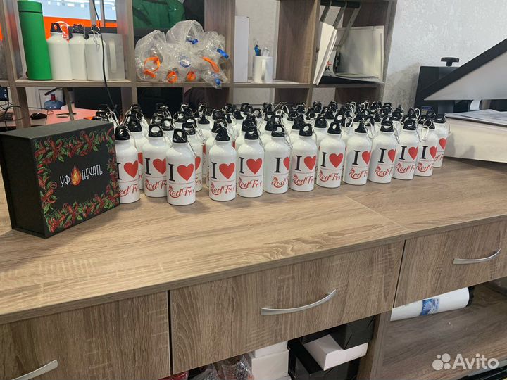 Уф печать на бутылках, термокружках, термосах