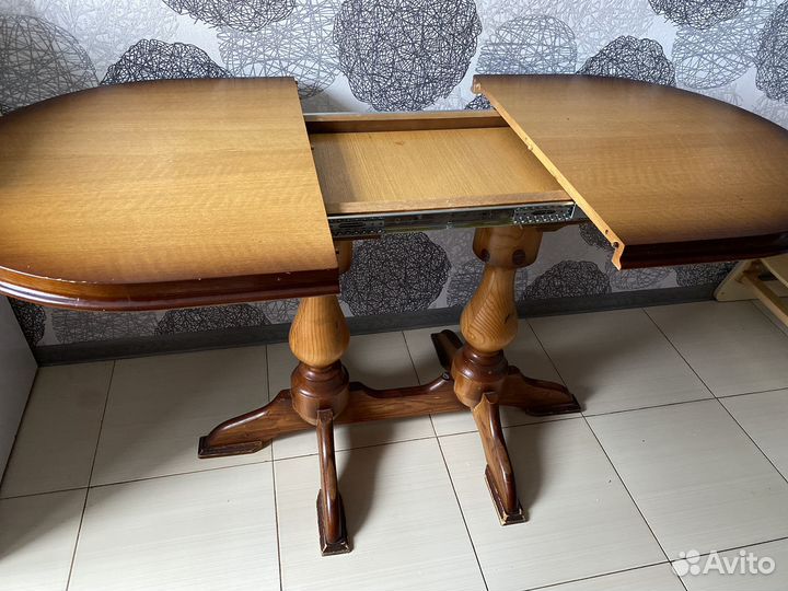 Стол кухонный масивный