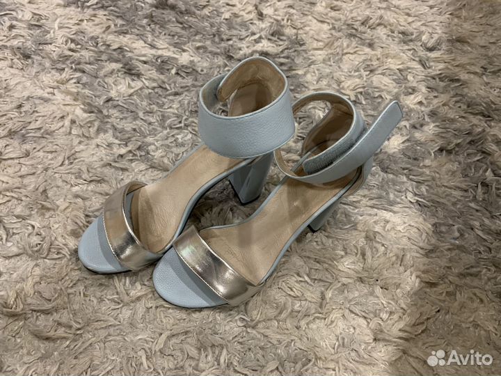 Босоножки женские