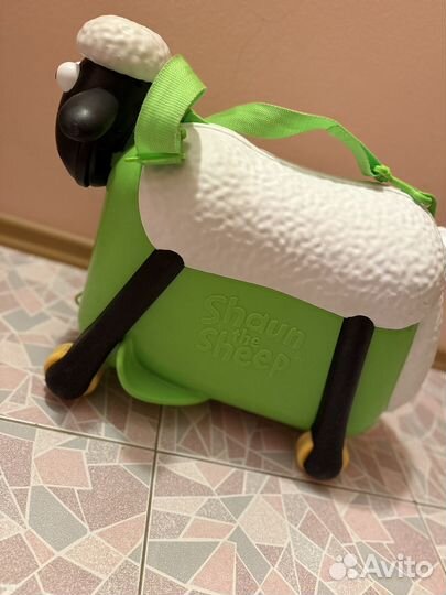 Детский чемодан на колесиках