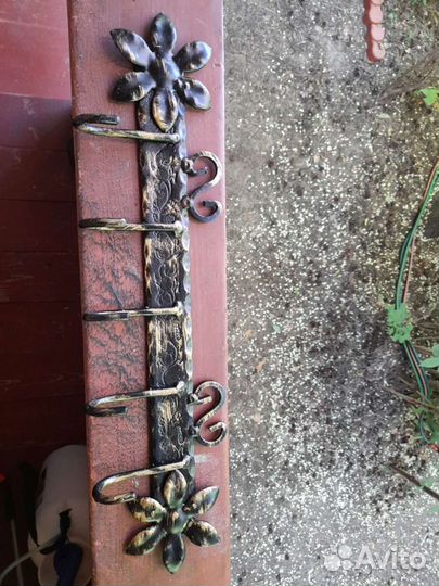 Вешалка металл настенная