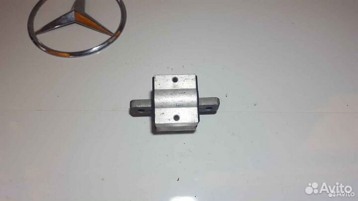 Опора двигателя задняя Mercedes C E