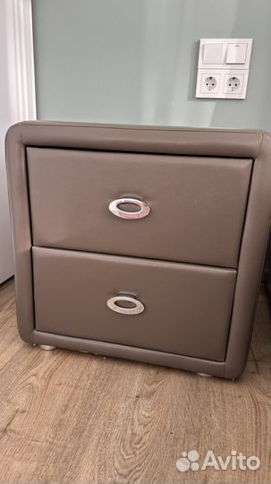 Тумба прикроватная