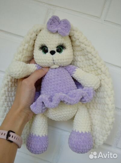 Вязаные игрушки ручной работы зайчик с метрикой
