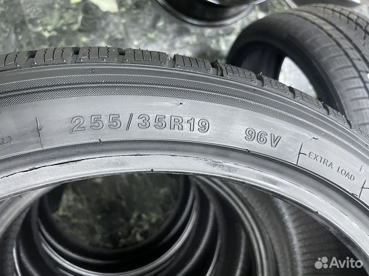 Gripmax SureGrip Pro Winter 225/40 R19 и 255/35 R19 93V