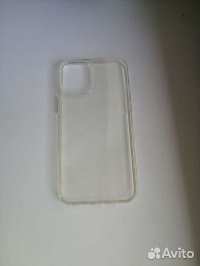 Прозрачный чехол на iPhone 12