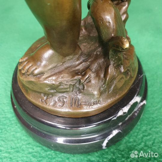 Бронзовая скульптура Амурчик с барабаном