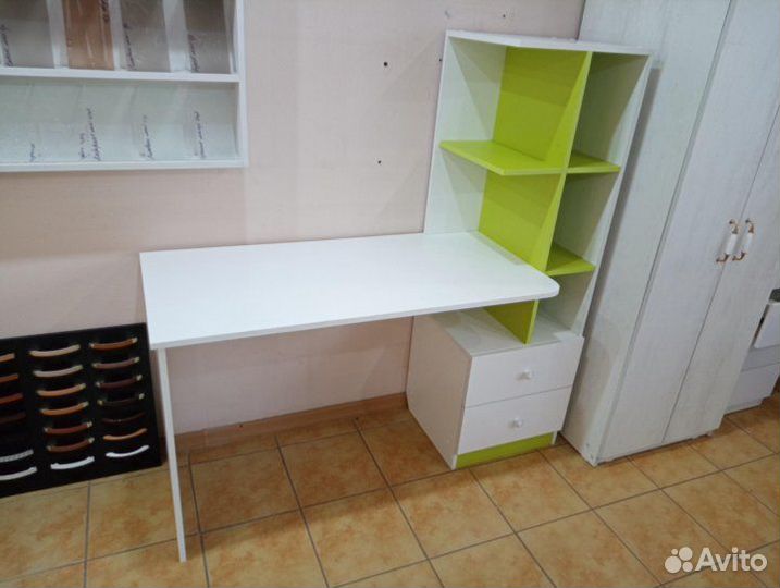 Письменный стол