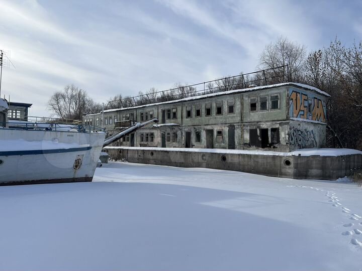 Свободного назначения, в собственность 1300 м²