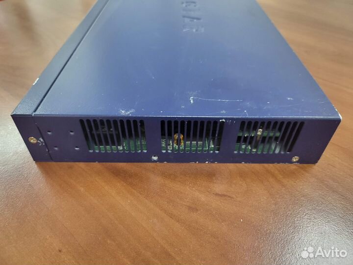 Коммутатор netgear FS752TS