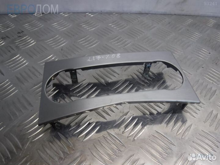Накладка центральной консоли mercedes W204 s1105287
