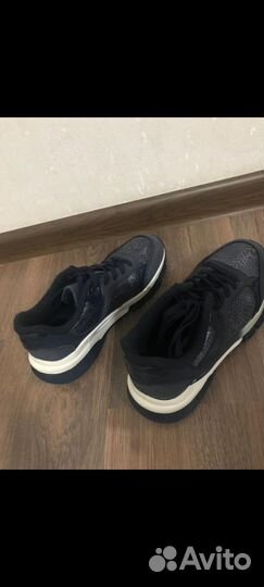Кроссовки женские