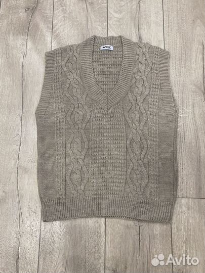 Жилет вязаный