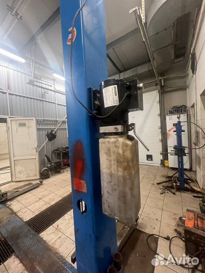 Продам оборудование Подъёмник двухстоечный Trommel