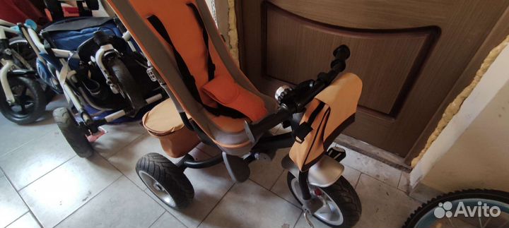 Трехколесный детский велосипед с ручкой бу