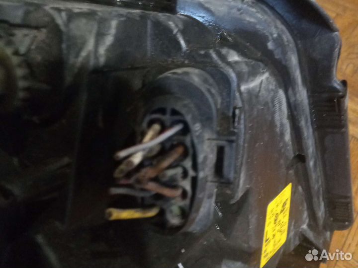 Фара на volkswagen sharan левая 0301182201