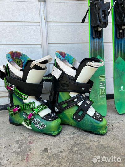 Горные лыжи, шлем, крепления