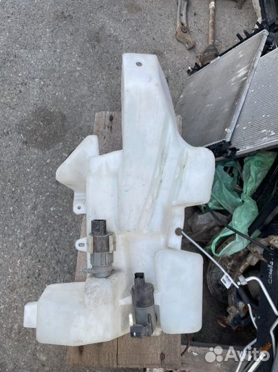 Бачок омывателя лобового стекла Nissan Qashqai J11